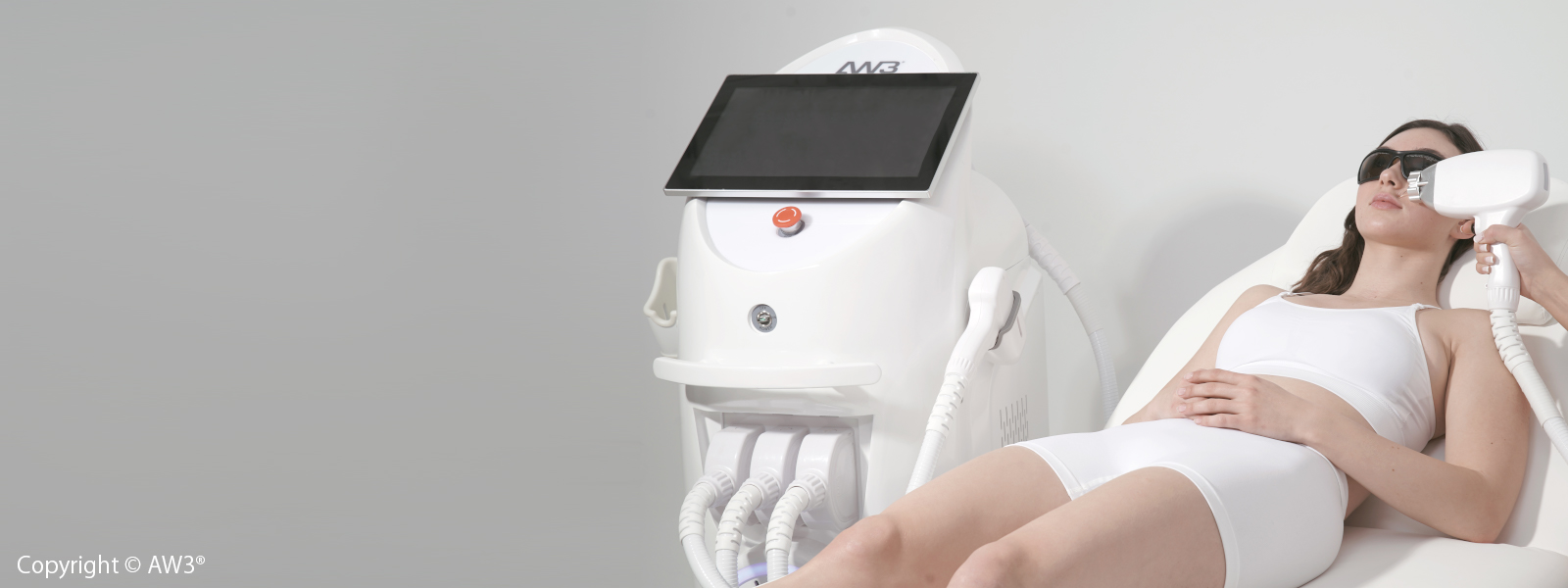 A client receiving a laser hair removal treatment with the AW3® device at Sorellina Clinic